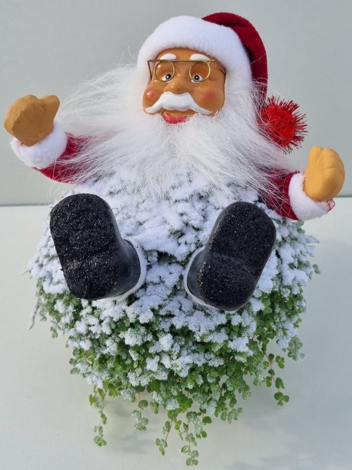 K3sn kerstman met sneeuw, D 11 cm K3sn kerstman met sneeuw, D 11 cm