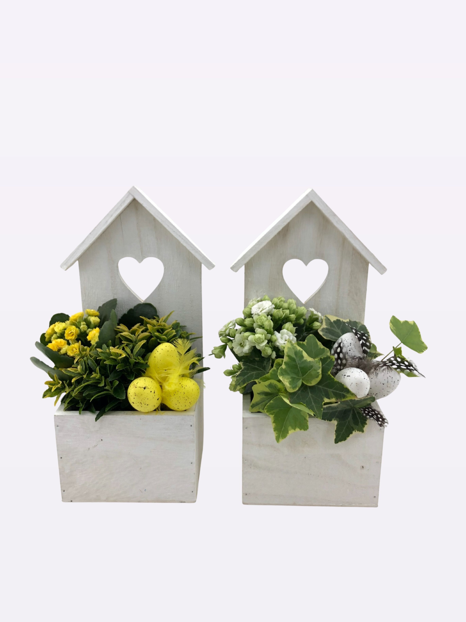 26P07 Houten huis met diverse planten en deco, D 12